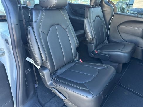 New 2026 Chrysler Pacifica Select image 49