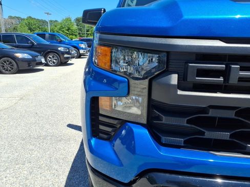 Used 2022 Chevrolet Silverado 1500 Custom Trail Boss w/ LPO, Dark Essentials Package AWD/4WD image 3