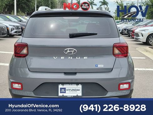 Certified 2023 Hyundai Venue Limited w/ Cargo Package FWD image 7