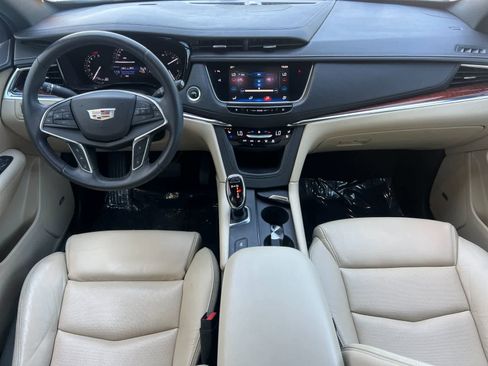 Used 2017 Cadillac XT5 Premium Luxury w/ Driver Assist Package image 4