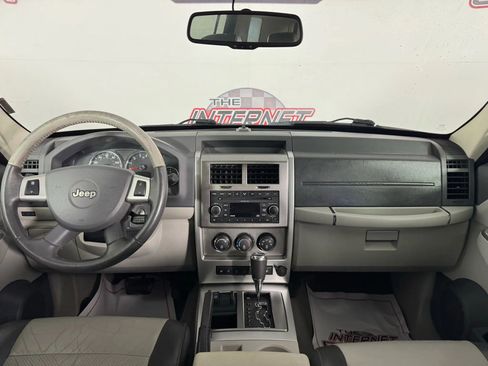 Used 2008 Jeep Liberty Limited w/ Premium Group image 11