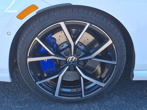 Used 2024 Volkswagen Golf R 2.0T image 26