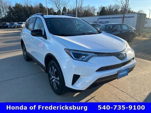 Used 2017 Toyota RAV4 LE image 8