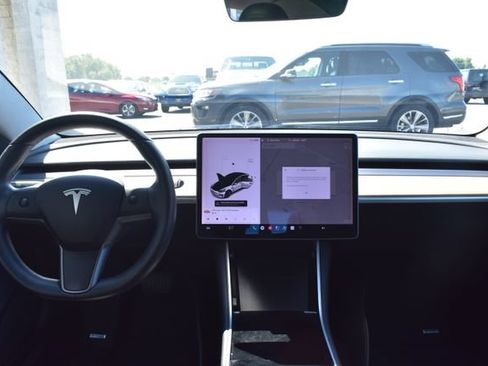 Used 2020 Tesla Model 3 Standard Range RWD image 30