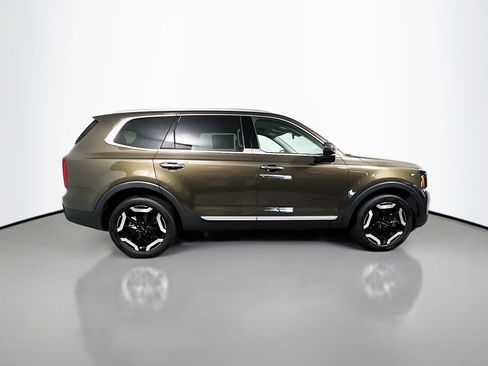 Used 2025 Kia Telluride S image 3