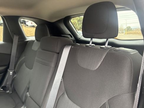 Used 2016 Jeep Cherokee Latitude w/ Cold Weather Group image 17