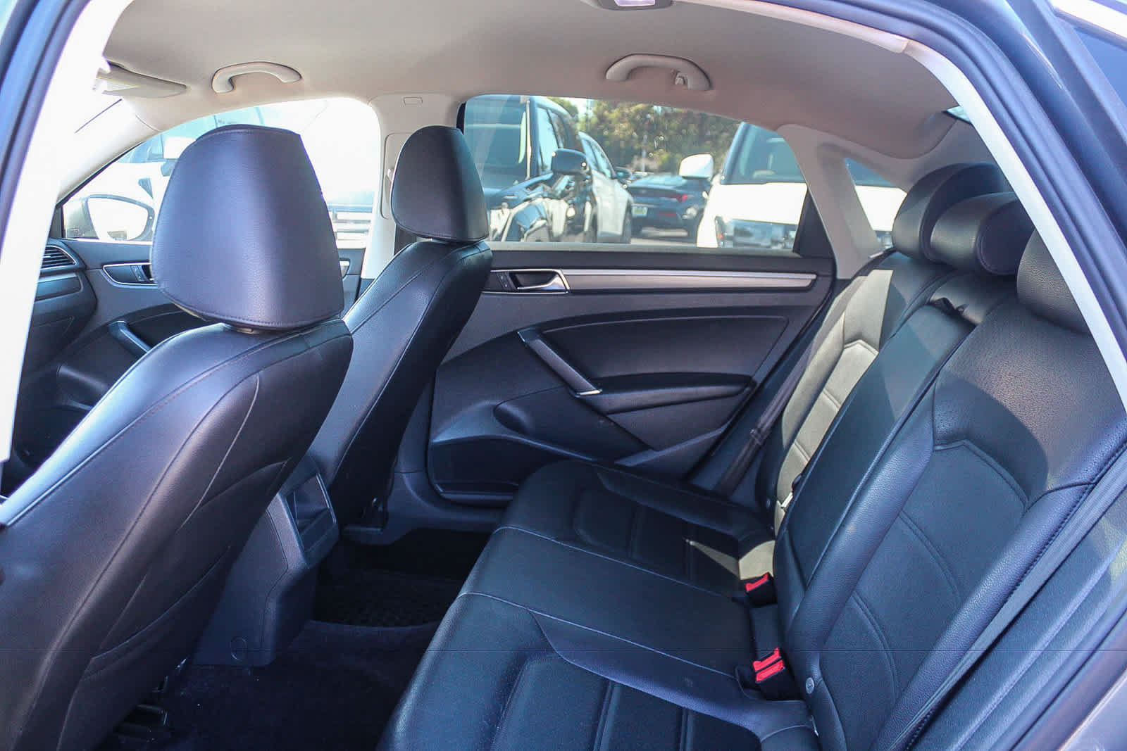 Used 2017 Volkswagen Passat 1.8T R-Line FWD image 23