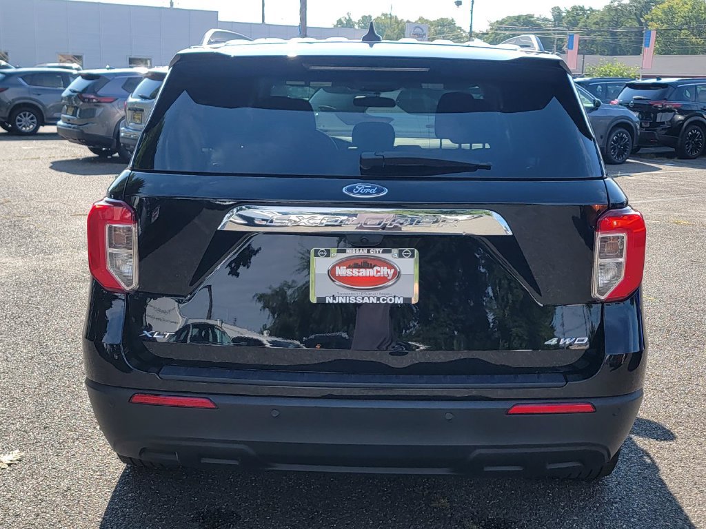Used 2023 Ford Explorer XLT AWD/4WD image 7