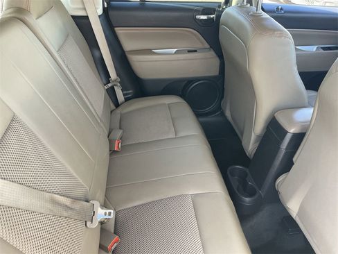 Used 2017 Jeep Compass Latitude image 12