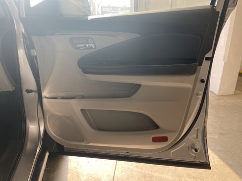 Used 2021 Honda Pilot EX image 9