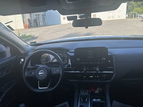 Used 2023 Nissan Pathfinder SV AWD/4WD image 13