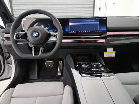 New 2026 BMW 540i xDrive w/ Executive Package AWD/4WD image 4