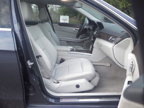 Used 2014 Mercedes-Benz E 350 4MATIC Sedan image 10