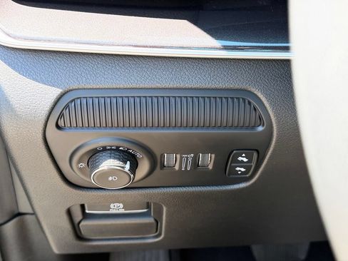 Used 2023 Jeep Wagoneer 2WD w/ Premium Group I image 11