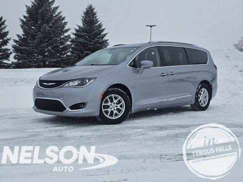 Used 2020 Chrysler Pacifica Touring-L image 1
