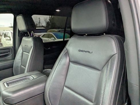 Used 2022 GMC Yukon XL Denali image 12