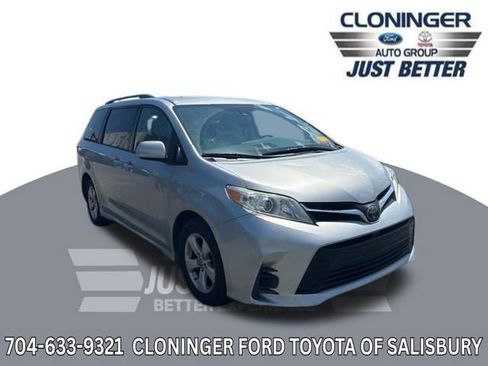 Used 2020 Toyota Sienna LE w/ Carpet Mat Package image 1
