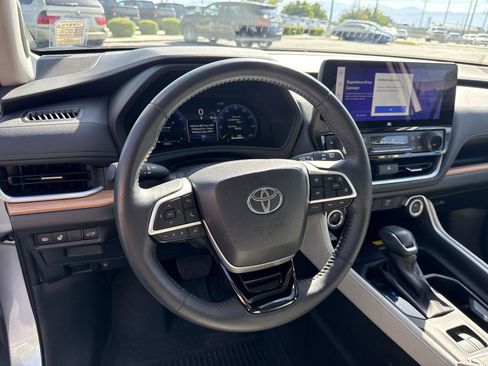 Used 2024 Toyota Grand Highlander AWD image 15