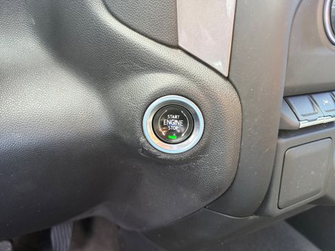 Used 2023 Chevrolet Silverado 1500 Custom image 21