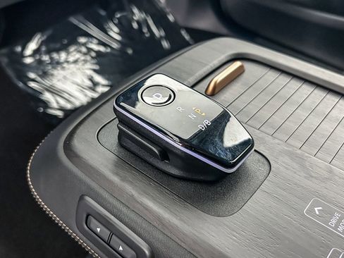 Certified 2025 Nissan Ariya AWD image 20