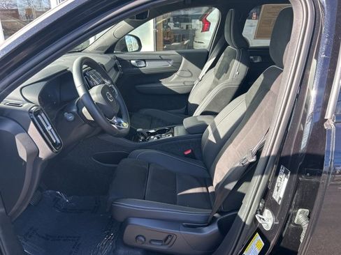 Certified 2025 Volvo XC40 B5 Plus image 17