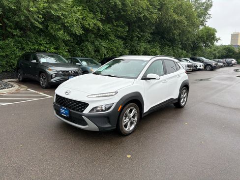 Certified 2022 Hyundai Kona SEL FWD image 4