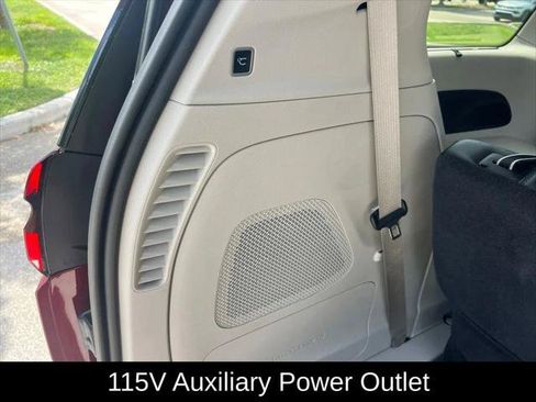 Certified 2021 Chrysler Pacifica Touring-L w/ Uconnect Theater Family Group FWD image 15