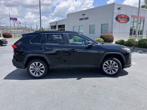 Used 2022 Toyota RAV4 XLE Premium FWD image 6