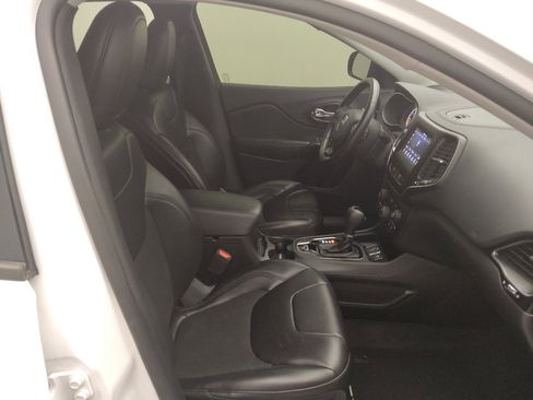 Used 2021 Jeep Cherokee Latitude Plus FWD image 21