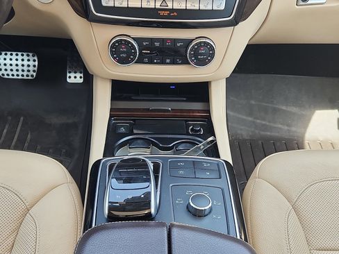 Used 2017 Mercedes-Benz GLS 550 4MATIC image 19