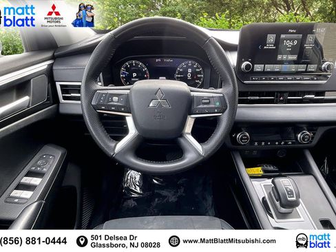 Used 2023 Mitsubishi Outlander SE image 6