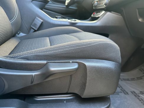 Used 2024 GMC Terrain SLE image 23