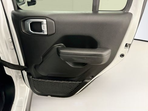 Used 2023 Jeep Wrangler Unlimited w/ Sun & Screen Package AWD/4WD image 31