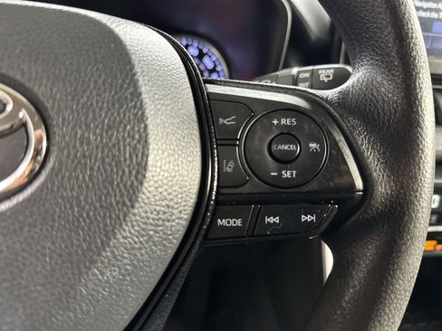 Used 2021 Toyota RAV4 XLE AWD/4WD image 34