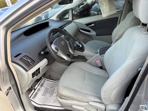 Used 2010 Toyota Prius Three image 11