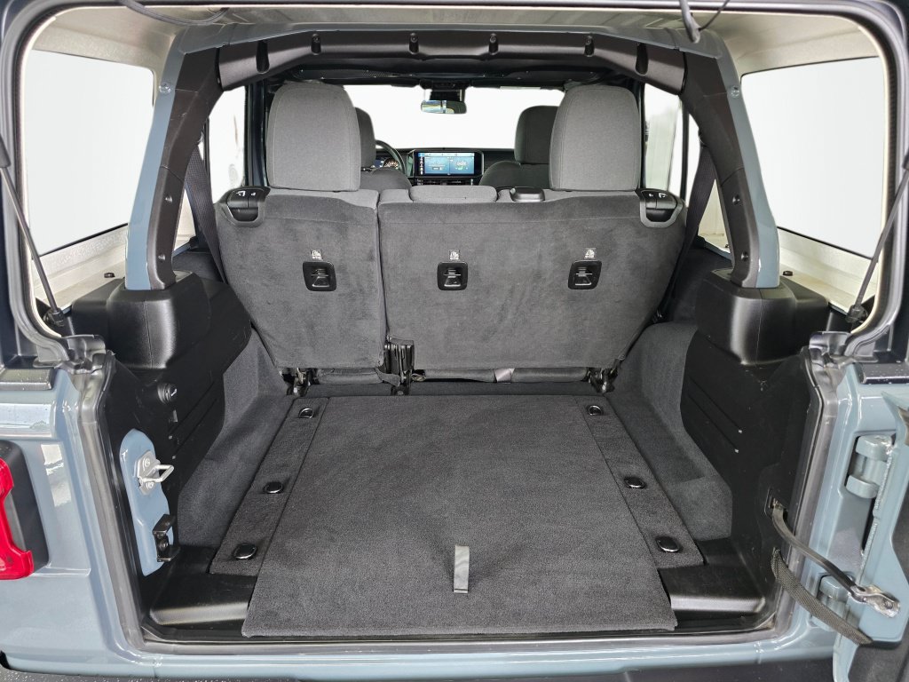 Used 2025 Jeep Wrangler Unlimited Rubicon AWD/4WD image 15