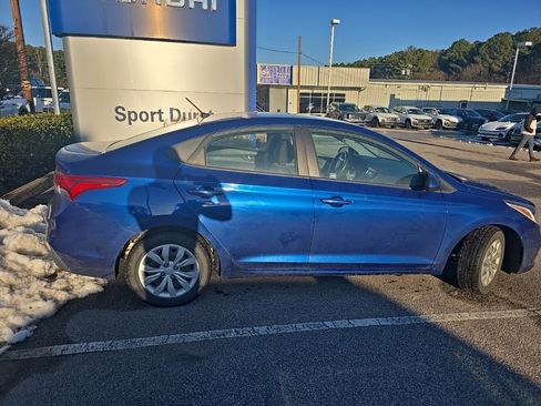 Used 2021 Hyundai Accent SE image 12