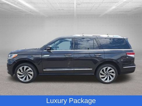 Used 2023 Lincoln Navigator Reserve AWD/4WD image 4
