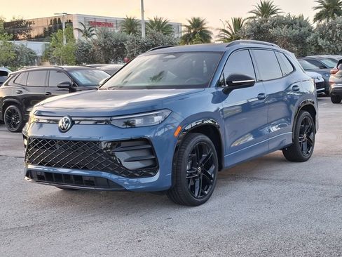 New 2026 Volkswagen Tiguan SE R-Line FWD image 3