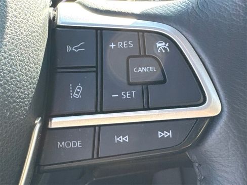 Used 2023 Toyota Sienna XLE image 25