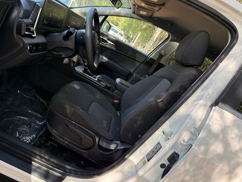 Used 2025 Kia Sportage LX FWD image 25