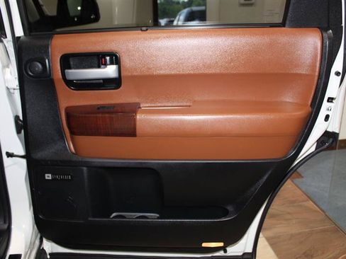 Used 2017 Toyota Sequoia Platinum AWD/4WD image 39