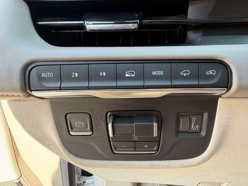 Used 2022 Cadillac Escalade Sport Platinum w/ LPO, ONYX Package AWD/4WD image 20