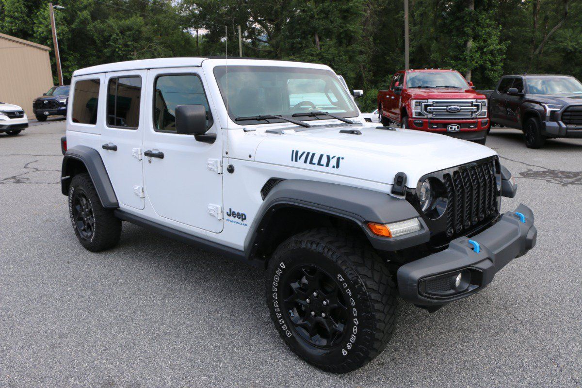 Used 2023 Jeep Wrangler Unlimited w/ Sun & Screen Package AWD/4WD image 9