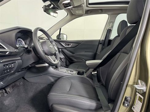 Used 2023 Subaru Forester Premium image 4
