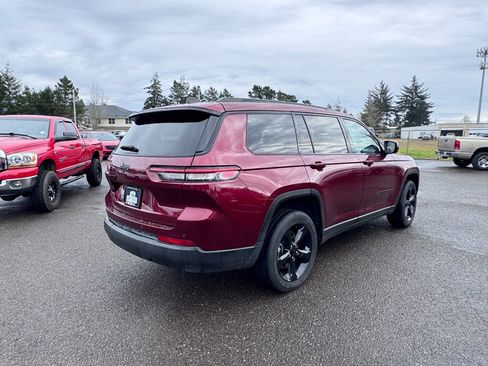 Used 2024 Jeep Grand Cherokee L Laredo image 5
