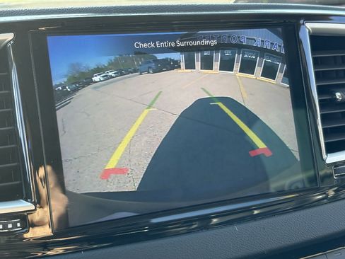 Used 2023 Chrysler Pacifica Touring-L FWD image 38