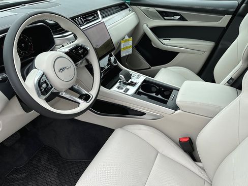 New 2024 Jaguar F-PACE R-Dynamic S image 9