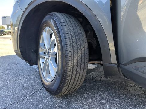 Used 2022 Ford Escape SE image 32