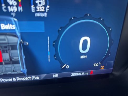 Used 2024 Ford F250 Platinum w/ FX4 Off-Road Package image 2